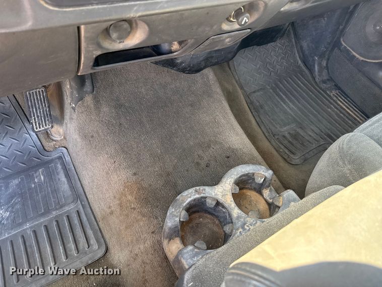 image for item DZ5326 2004 Chevrolet Silverado 2500 Crew Cab pickup truck