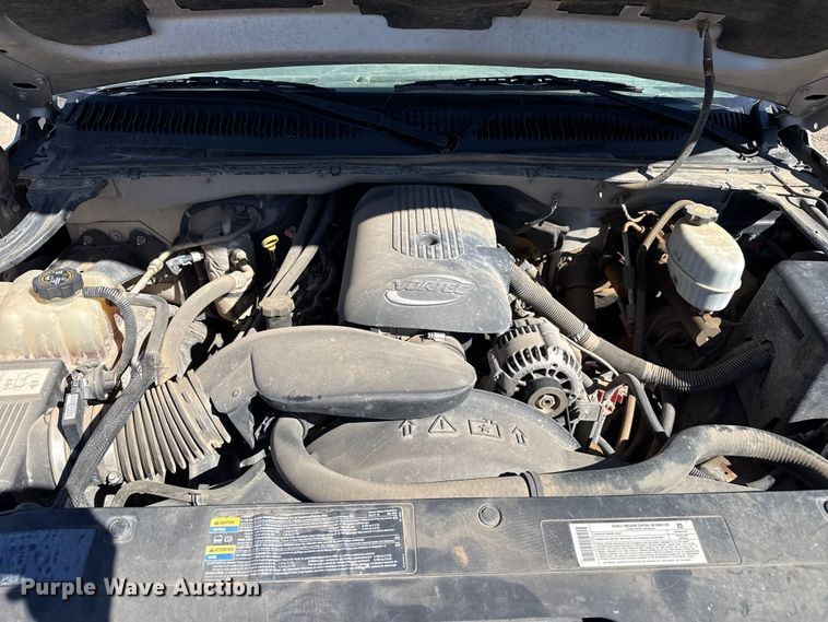 image for item DZ5326 2004 Chevrolet Silverado 2500 Crew Cab pickup truck