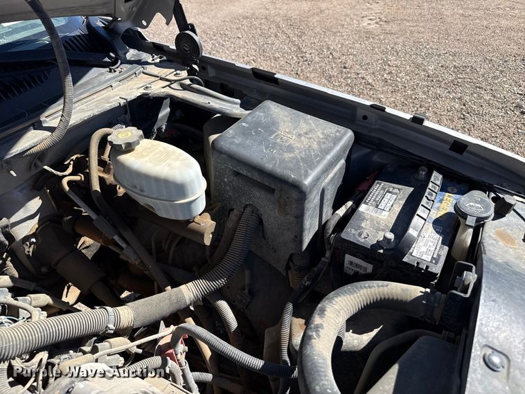 image for item DZ5326 2004 Chevrolet Silverado 2500 Crew Cab pickup truck