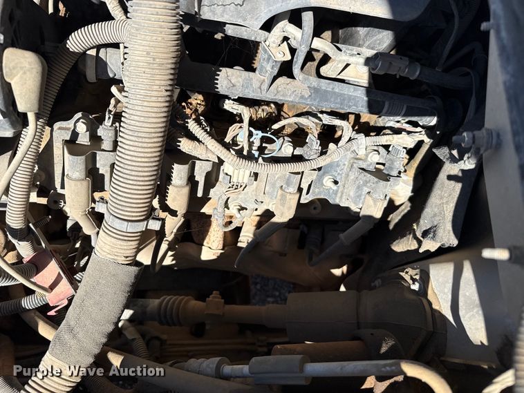 image for item DZ5326 2004 Chevrolet Silverado 2500 Crew Cab pickup truck