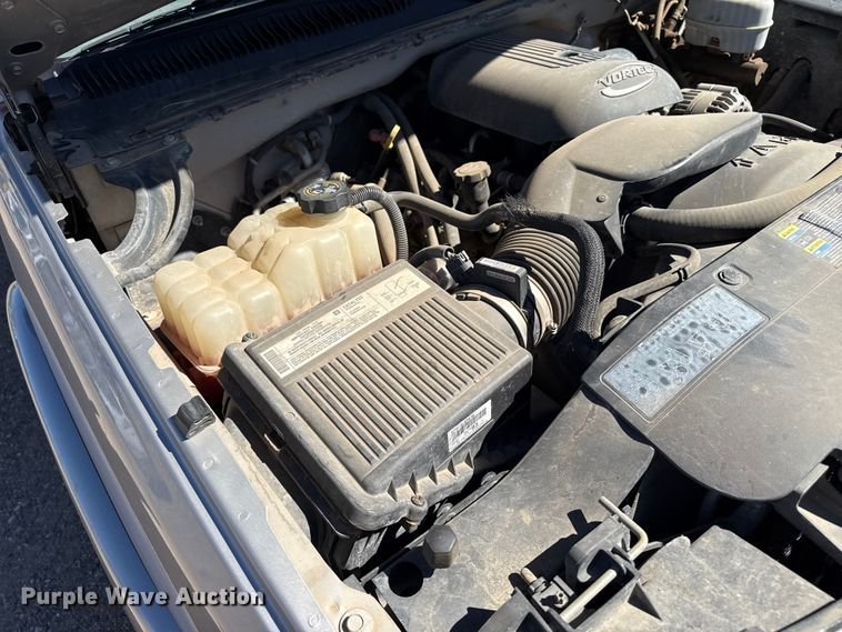 image for item DZ5326 2004 Chevrolet Silverado 2500 Crew Cab pickup truck