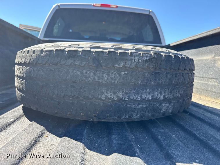 image for item DZ5326 2004 Chevrolet Silverado 2500 Crew Cab pickup truck