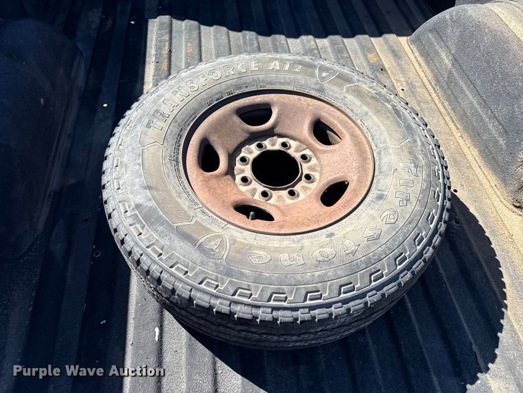 image for item DZ5326 2004 Chevrolet Silverado 2500 Crew Cab pickup truck