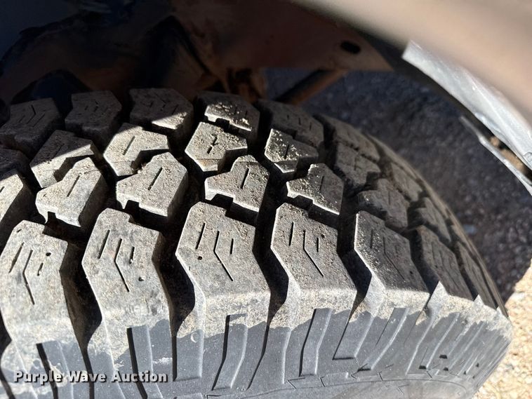 image for item DZ5326 2004 Chevrolet Silverado 2500 Crew Cab pickup truck