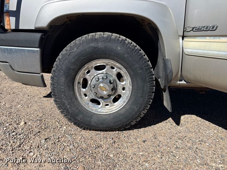 image for item DZ5326 2004 Chevrolet Silverado 2500 Crew Cab pickup truck