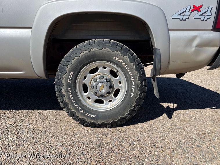 image for item DZ5326 2004 Chevrolet Silverado 2500 Crew Cab pickup truck