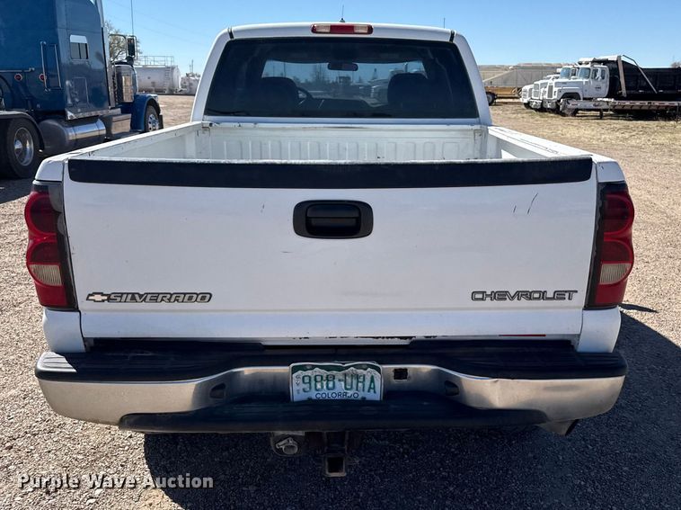 image for item DZ5327 2003 Chevrolet Silverado 2500HD Ext. Cab pickup truck