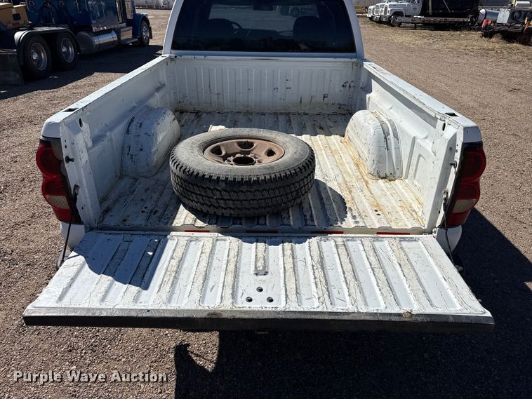 image for item DZ5327 2003 Chevrolet Silverado 2500HD Ext. Cab pickup truck