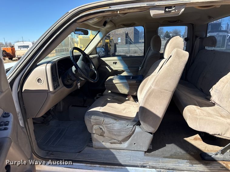 image for item DZ5327 2003 Chevrolet Silverado 2500HD Ext. Cab pickup truck