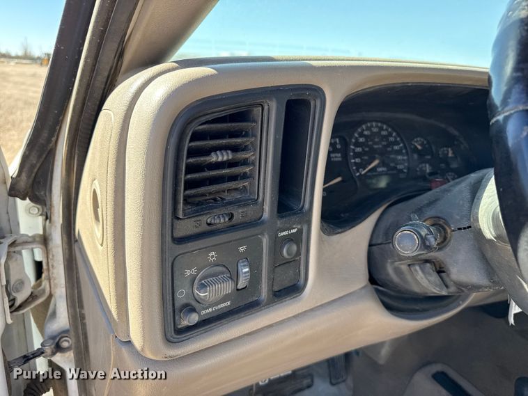 image for item DZ5327 2003 Chevrolet Silverado 2500HD Ext. Cab pickup truck