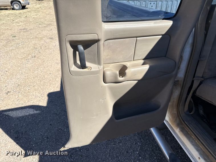 image for item DZ5327 2003 Chevrolet Silverado 2500HD Ext. Cab pickup truck