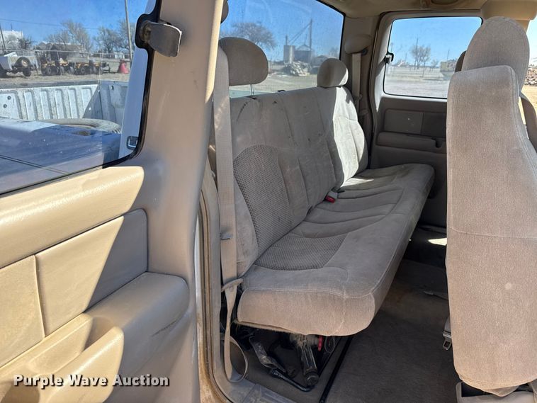 image for item DZ5327 2003 Chevrolet Silverado 2500HD Ext. Cab pickup truck