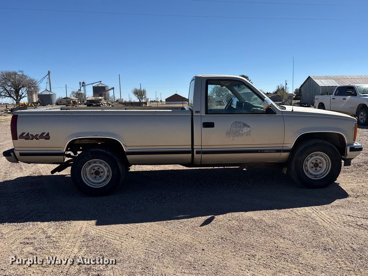 image for item DZ5328 1989 GMC Sierra C1500 pickup truck