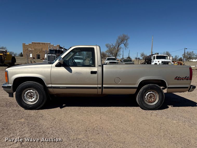 image for item DZ5328 1989 GMC Sierra C1500 pickup truck