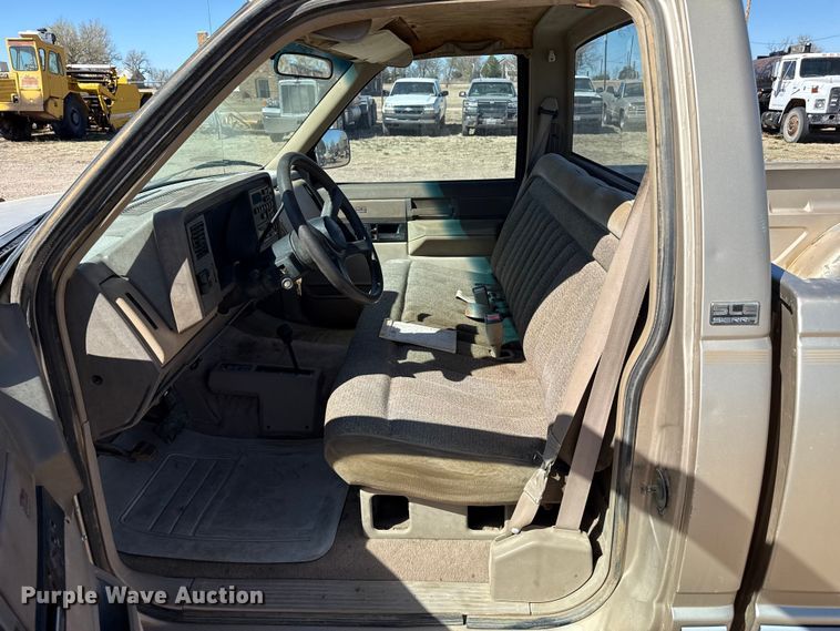 image for item DZ5328 1989 GMC Sierra C1500 pickup truck