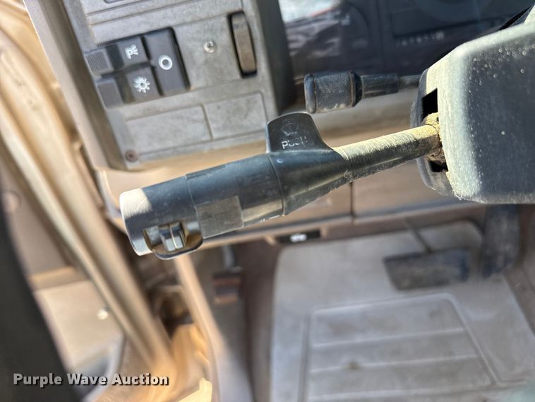 image for item DZ5328 1989 GMC Sierra C1500 pickup truck