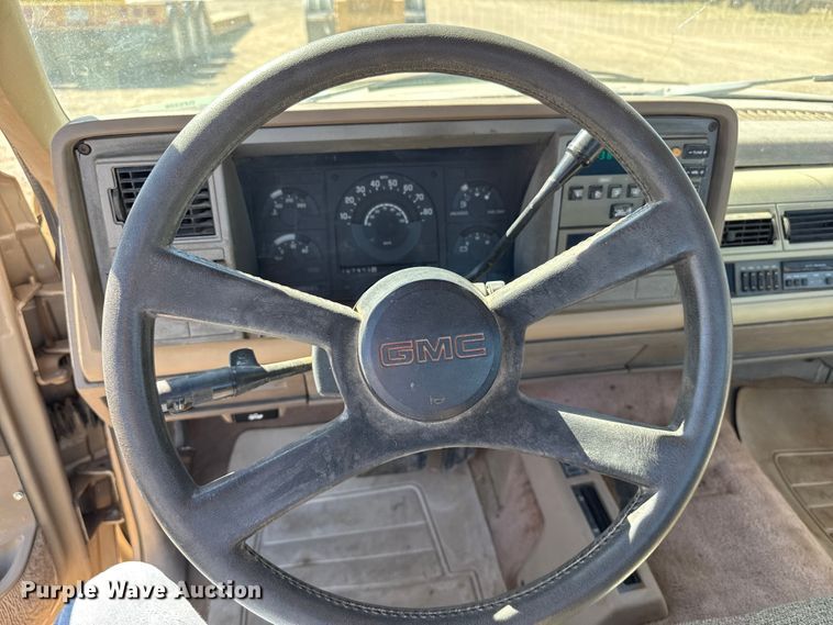 image for item DZ5328 1989 GMC Sierra C1500 pickup truck