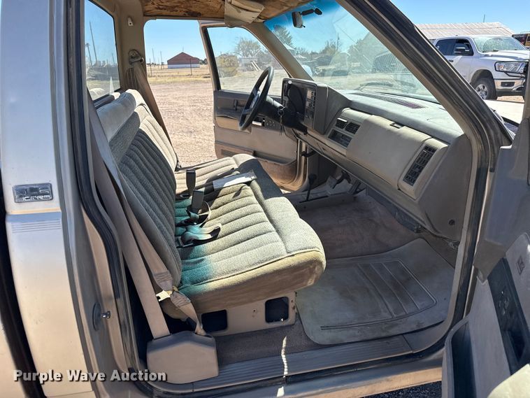image for item DZ5328 1989 GMC Sierra C1500 pickup truck