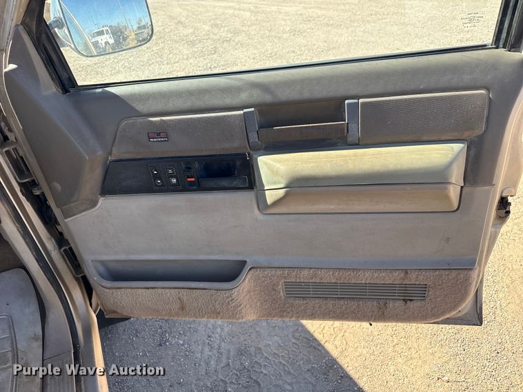 image for item DZ5328 1989 GMC Sierra C1500 pickup truck
