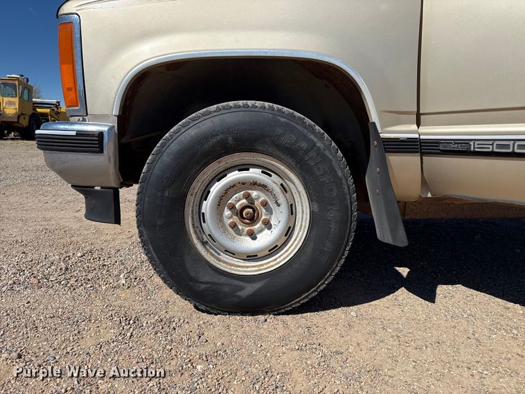 image for item DZ5328 1989 GMC Sierra C1500 pickup truck
