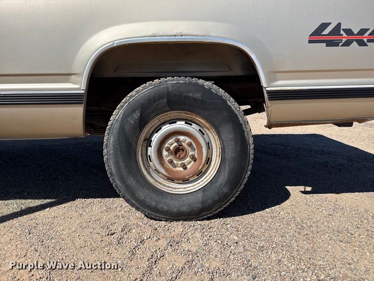 image for item DZ5328 1989 GMC Sierra C1500 pickup truck