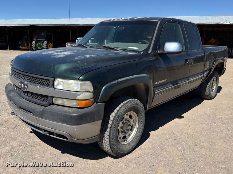 2001 Chevrolet Silverado 2500HD Ext. Cab pickup truck