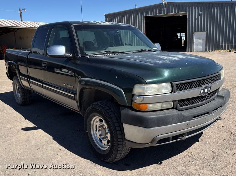 image for item DZ5331 2001 Chevrolet Silverado 2500HD Ext. Cab pickup truck