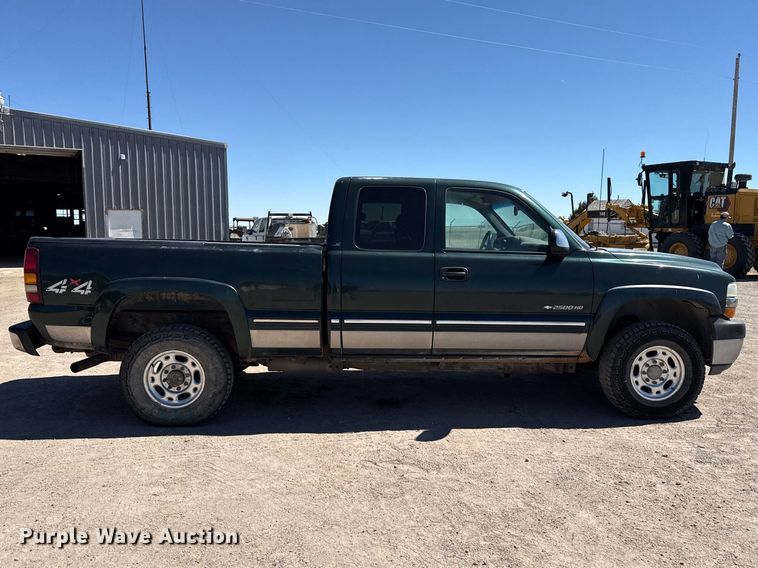 image for item DZ5331 2001 Chevrolet Silverado 2500HD Ext. Cab pickup truck