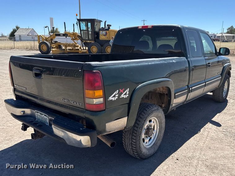 image for item DZ5331 2001 Chevrolet Silverado 2500HD Ext. Cab pickup truck