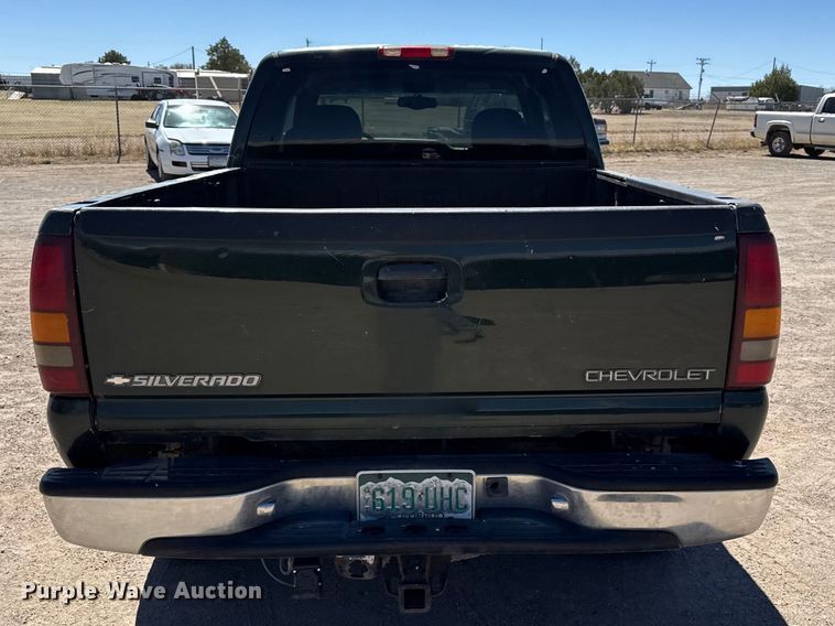 image for item DZ5331 2001 Chevrolet Silverado 2500HD Ext. Cab pickup truck