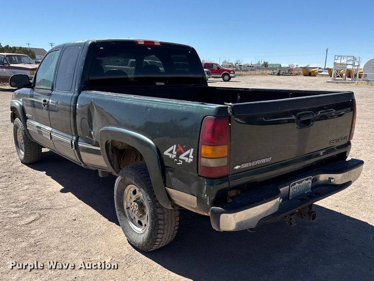 image for item DZ5331 2001 Chevrolet Silverado 2500HD Ext. Cab pickup truck
