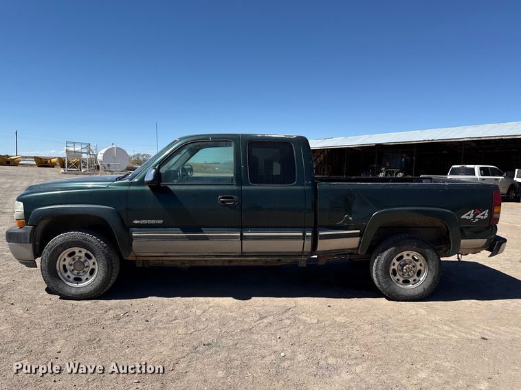 image for item DZ5331 2001 Chevrolet Silverado 2500HD Ext. Cab pickup truck