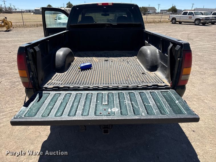 image for item DZ5331 2001 Chevrolet Silverado 2500HD Ext. Cab pickup truck