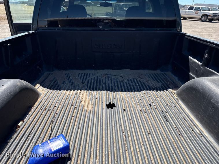 image for item DZ5331 2001 Chevrolet Silverado 2500HD Ext. Cab pickup truck