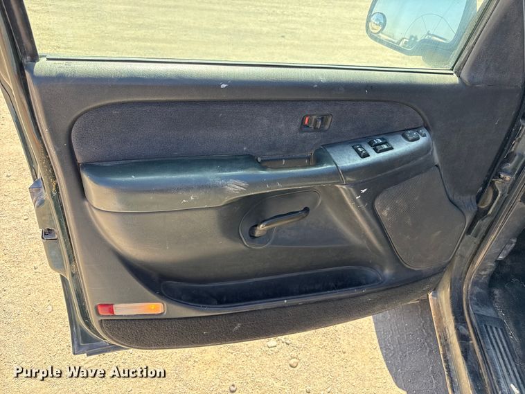 image for item DZ5331 2001 Chevrolet Silverado 2500HD Ext. Cab pickup truck