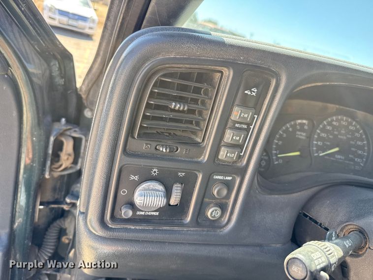 image for item DZ5331 2001 Chevrolet Silverado 2500HD Ext. Cab pickup truck