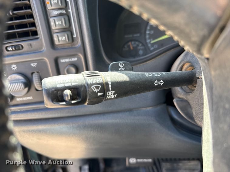 image for item DZ5331 2001 Chevrolet Silverado 2500HD Ext. Cab pickup truck
