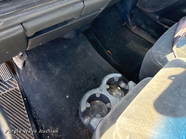 image for item DZ5331 2001 Chevrolet Silverado 2500HD Ext. Cab pickup truck