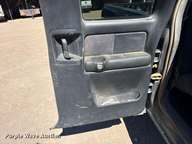 image for item DZ5331 2001 Chevrolet Silverado 2500HD Ext. Cab pickup truck