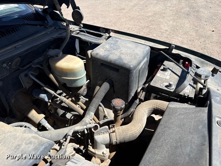 image for item DZ5331 2001 Chevrolet Silverado 2500HD Ext. Cab pickup truck