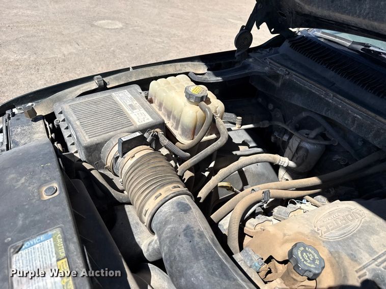 image for item DZ5331 2001 Chevrolet Silverado 2500HD Ext. Cab pickup truck