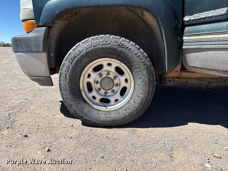 image for item DZ5331 2001 Chevrolet Silverado 2500HD Ext. Cab pickup truck