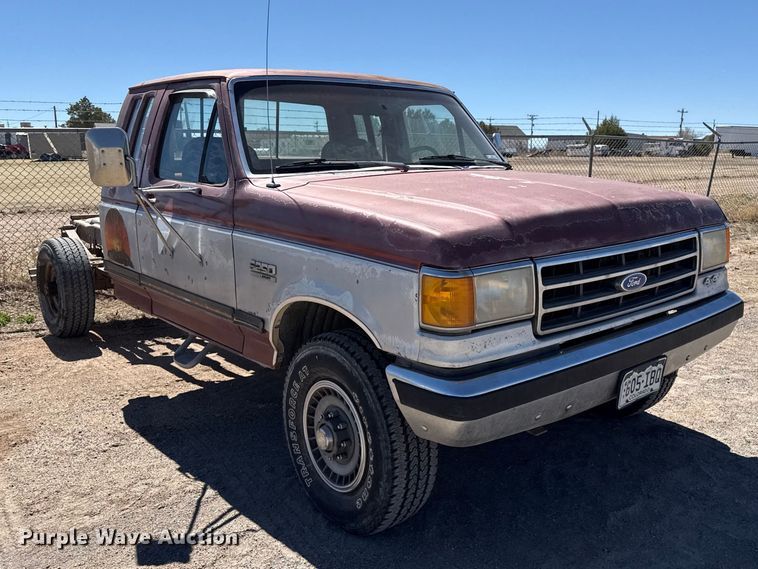 image for item DZ5332 1991 Ford F250 Ext. Cab pickup truck cab and chassis