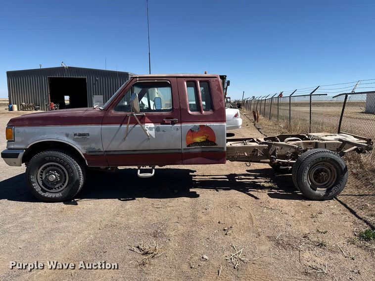 image for item DZ5332 1991 Ford F250 Ext. Cab pickup truck cab and chassis