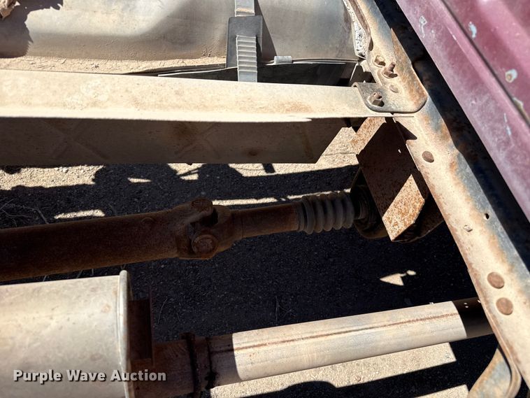 image for item DZ5332 1991 Ford F250 Ext. Cab pickup truck cab and chassis