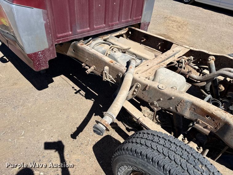 image for item DZ5332 1991 Ford F250 Ext. Cab pickup truck cab and chassis