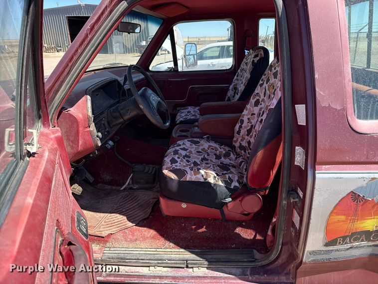 image for item DZ5332 1991 Ford F250 Ext. Cab pickup truck cab and chassis