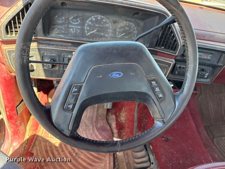 image for item DZ5332 1991 Ford F250 Ext. Cab pickup truck cab and chassis