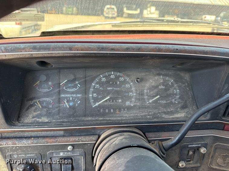 image for item DZ5332 1991 Ford F250 Ext. Cab pickup truck cab and chassis