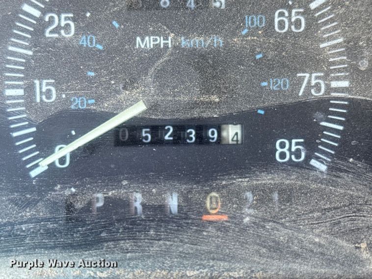 image for item DZ5332 1991 Ford F250 Ext. Cab pickup truck cab and chassis